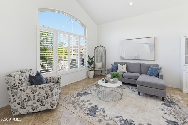 13 W SILVERWOOD Drive, Phoenix, AZ 85045
