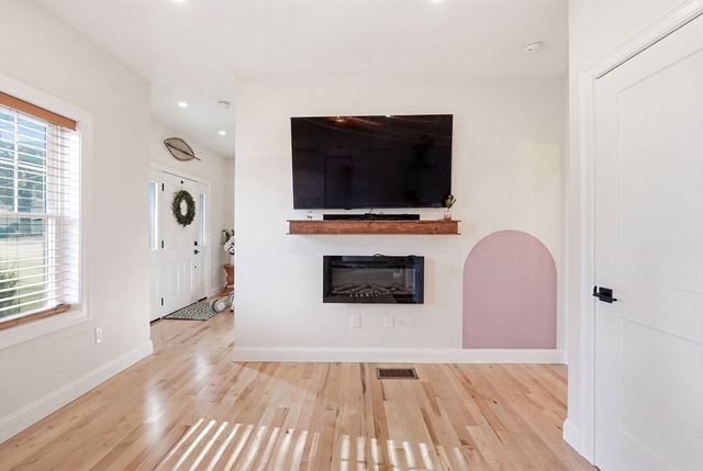 83 Saint Louis Street, Worcester, MA 01607