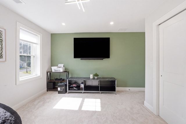 83 Saint Louis Street, Worcester, MA 01607