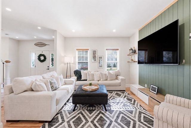 83 Saint Louis Street, Worcester, MA 01607
