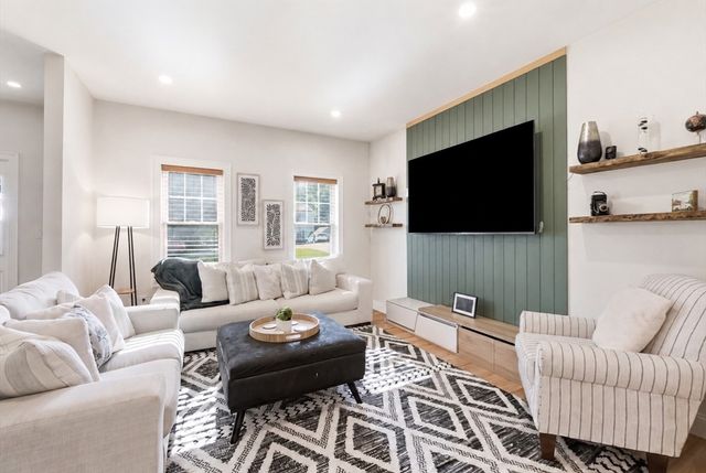 83 Saint Louis Street, Worcester, MA 01607