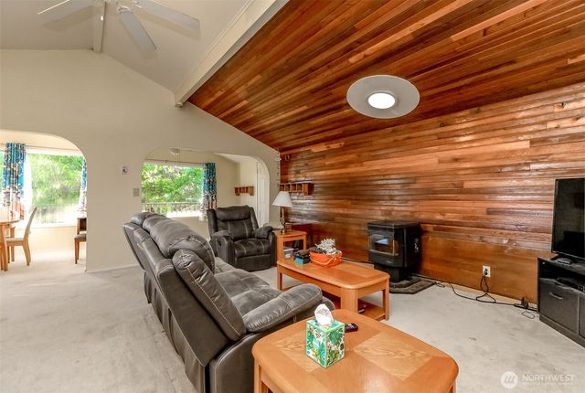 199 Wishkah Street SW, Ocean Shores, WA 98569