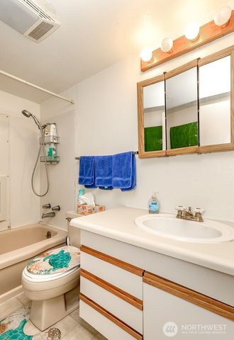 199 Wishkah Street SW, Ocean Shores, WA 98569