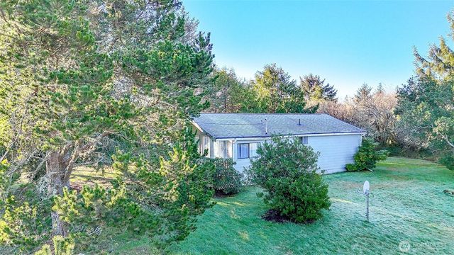 199 Wishkah Street SW, Ocean Shores, WA 98569