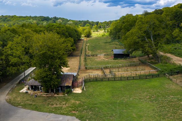 4303 Moore Ln, Culleoka, TN 38451