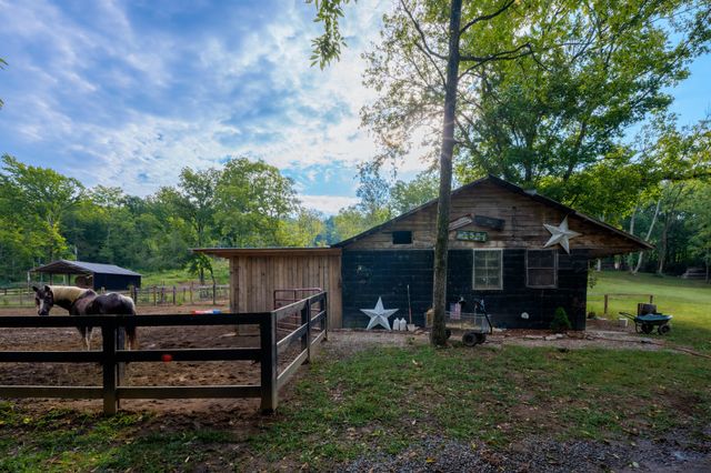 4303 Moore Ln, Culleoka, TN 38451