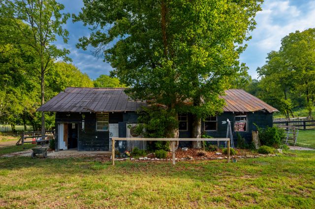 4303 Moore Ln, Culleoka, TN 38451