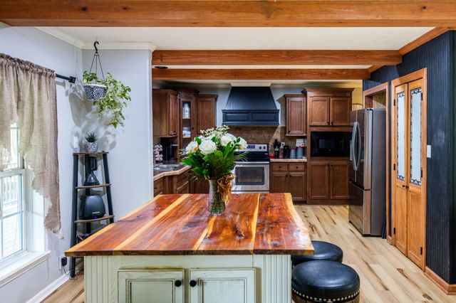 4303 Moore Ln, Culleoka, TN 38451