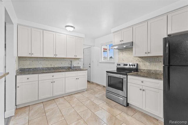 4902 Fleming Street, Dearborn Heights, MI 48125