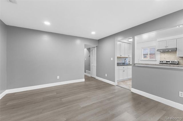 4902 Fleming Street, Dearborn Heights, MI 48125