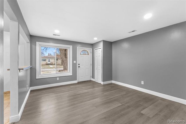 4902 Fleming Street, Dearborn Heights, MI 48125