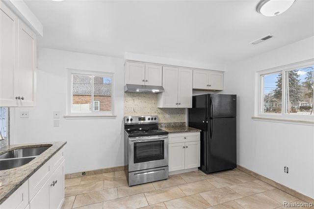 4902 Fleming Street, Dearborn Heights, MI 48125