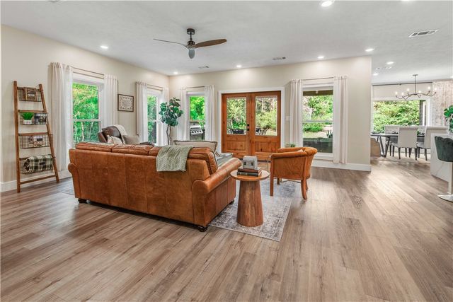 4855 Austins Creek Drive, Bryan, TX 77808