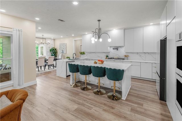 4855 Austins Creek Drive, Bryan, TX 77808