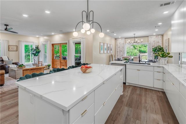 4855 Austins Creek Drive, Bryan, TX 77808