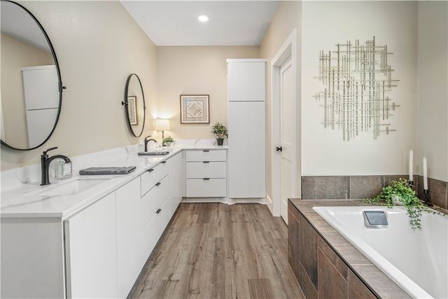 4855 Austins Creek Drive, Bryan, TX 77808