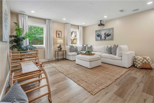 4855 Austins Creek Drive, Bryan, TX 77808