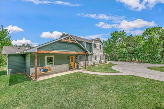 4855 Austins Creek Drive, Bryan, TX 77808