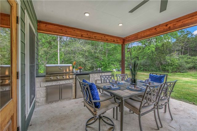 4855 Austins Creek Drive, Bryan, TX 77808