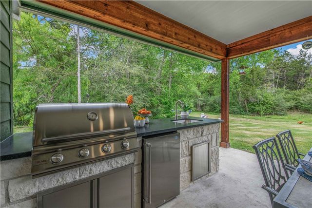 4855 Austins Creek Drive, Bryan, TX 77808