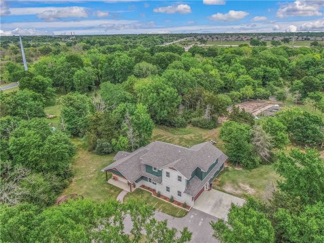4855 Austins Creek Drive, Bryan, TX 77808