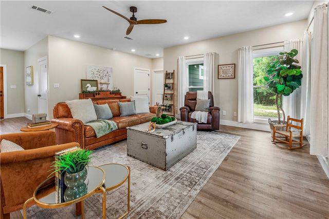 4855 Austins Creek Drive, Bryan, TX 77808