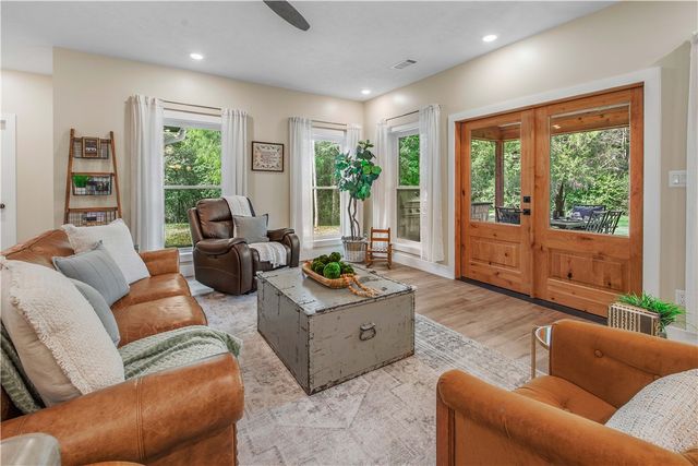 4855 Austins Creek Drive, Bryan, TX 77808