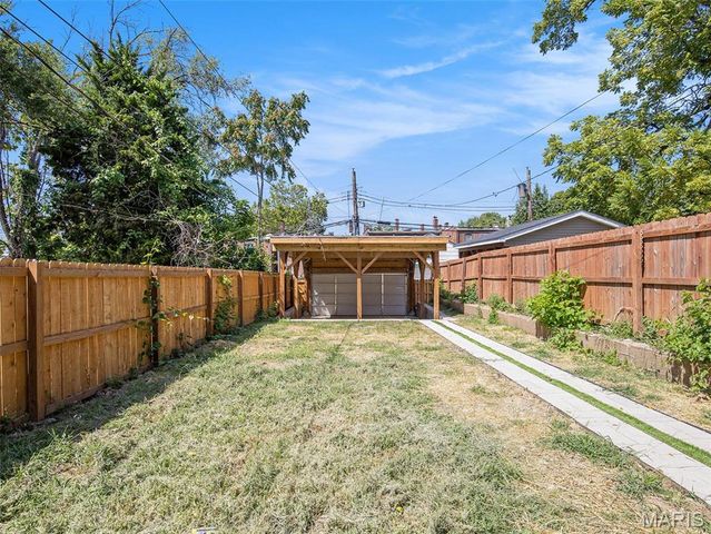 3467 Giles Avenue, St Louis, MO 63116