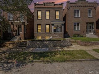 3467 Giles Avenue, St Louis, MO 63116