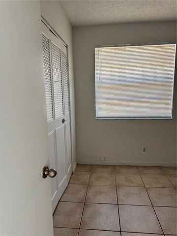 814 Twin Lakes Dr, Coral Springs, FL 33071