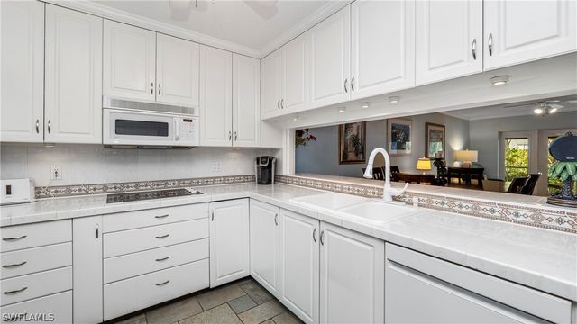 3032 Sandpiper Bay CIR G106, Naples, FL 34112