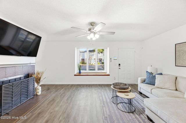 430 Cobblestone Drive, Wilmington, NC 28405