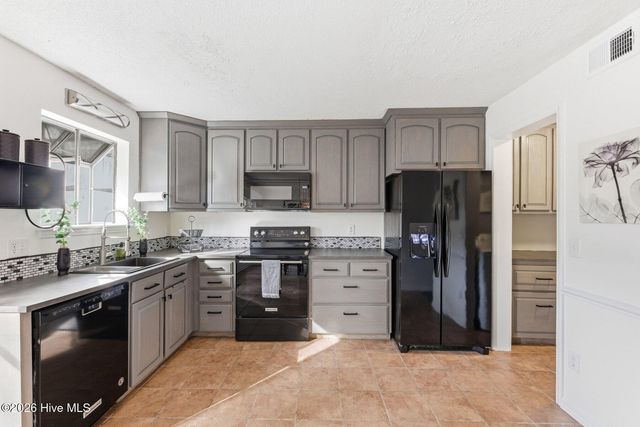 430 Cobblestone Drive, Wilmington, NC 28405