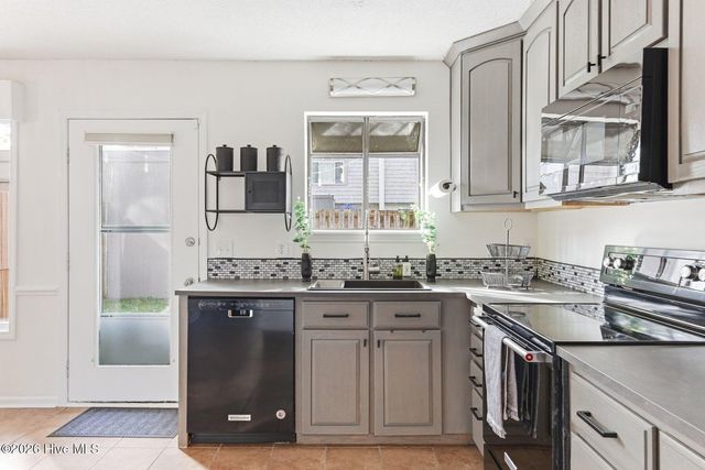 430 Cobblestone Drive, Wilmington, NC 28405