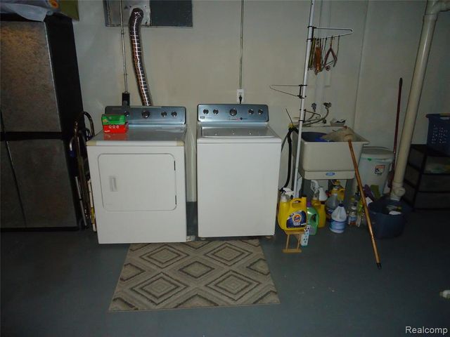 11051 Timken Avenue, Warren, MI 48089