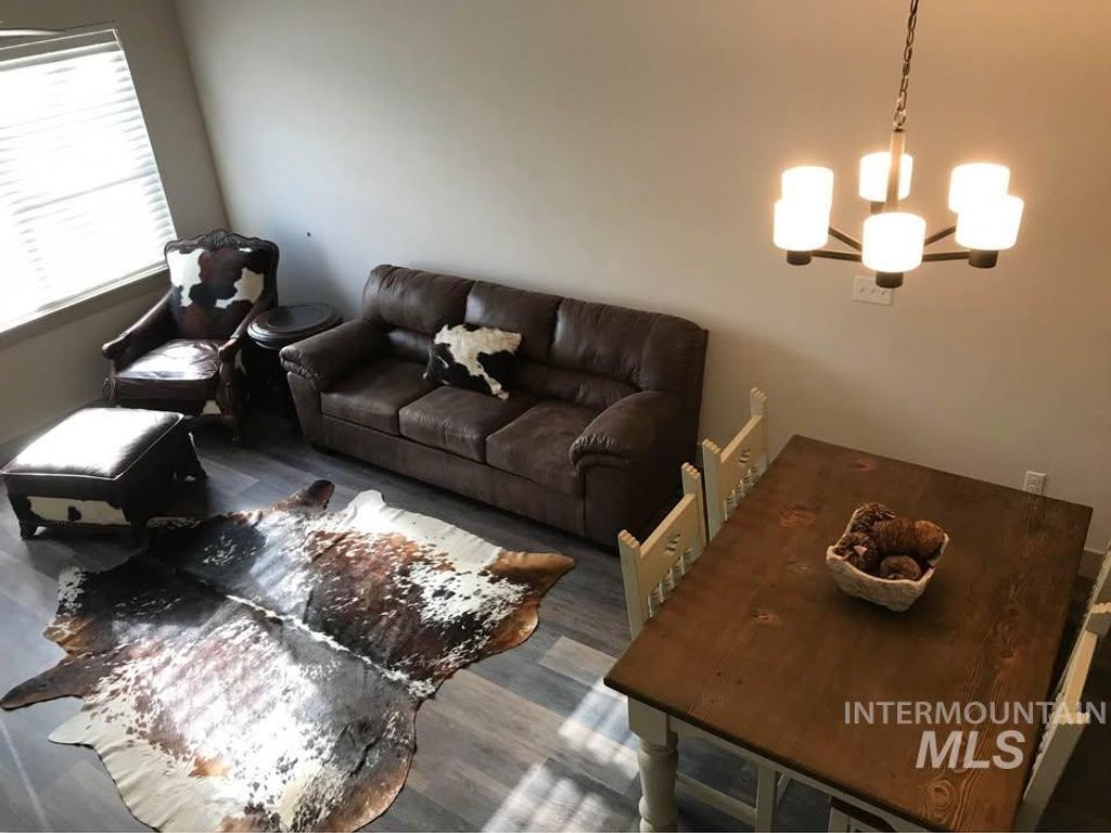 106 Broken Pine Ln, McCall, ID 83638