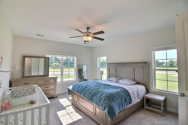15 GRAYS HOLLOW DR, Cordova, TN 38018