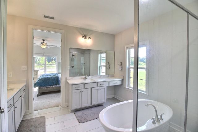 15 GRAYS HOLLOW DR, Cordova, TN 38018