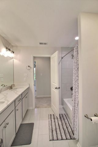 15 GRAYS HOLLOW DR, Cordova, TN 38018