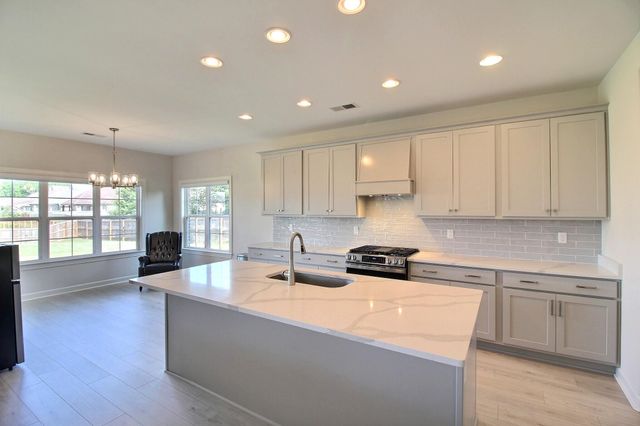 15 GRAYS HOLLOW DR, Cordova, TN 38018