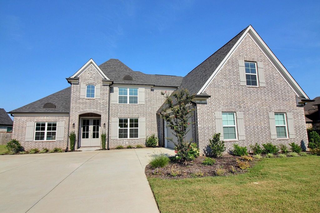 15 GRAYS HOLLOW DR, Cordova, TN 38018