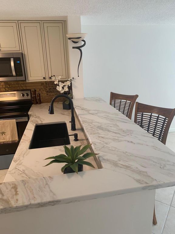 239 SW 3rd Street, Pompano Beach, FL 33060