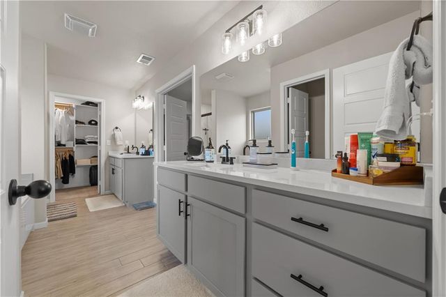 23939 W 82nd Court, Lenexa, KS 66227