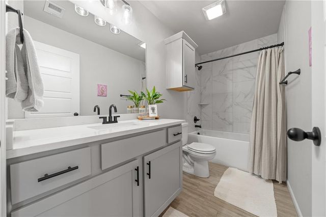 23939 W 82nd Court, Lenexa, KS 66227