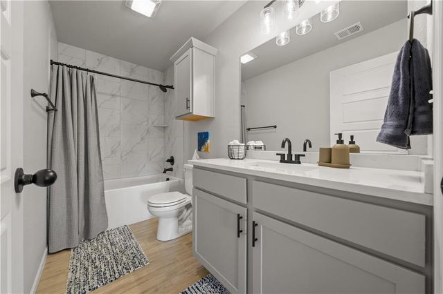 23939 W 82nd Court, Lenexa, KS 66227