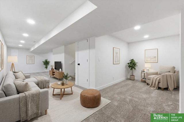 5831 Corby Street, Omaha, NE 68104