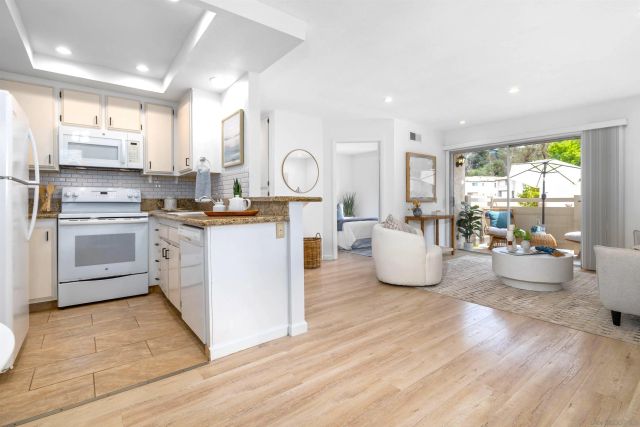 8811 Gilman Dr H, La Jolla, CA 92037