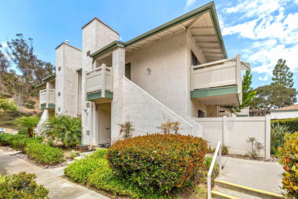 8811 Gilman Dr H, La Jolla, CA 92037