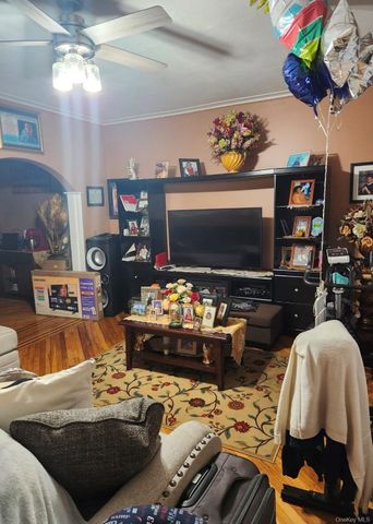 11315 205th Street, Saint Albans, NY 11412