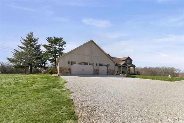 4242 Quirin Road, Smithton, IL 62285